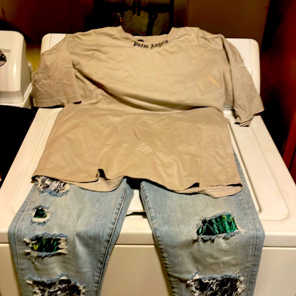 I AM SELLING MY OLD CLOTHES THAT I CAN NOT WEAR NO MORE